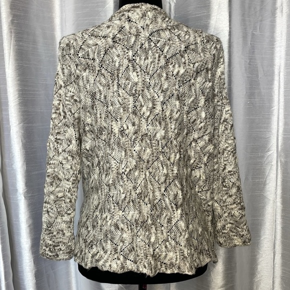 Dressbarn Women’s XL Open Front
3/4 Bell Sleeve Hollow Out Cardigan - Picture 4 of 8